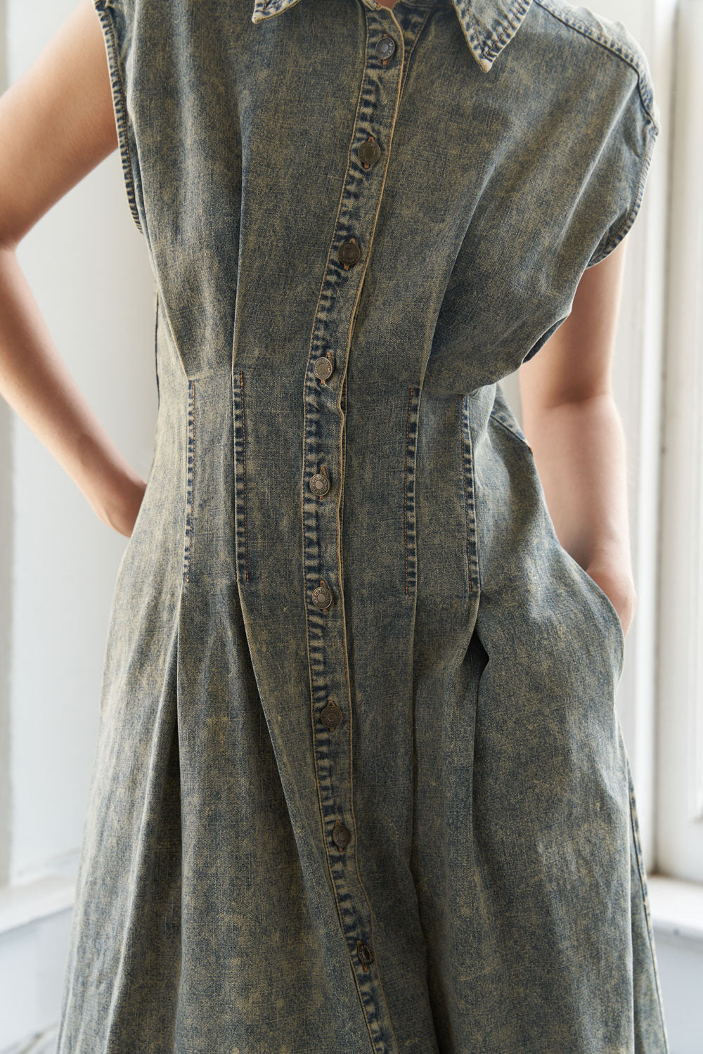 SUNSHINE SQUEEZE BUTTON DOWN DENIM MIDI DRESS